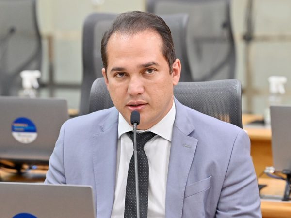 O deputado Kleber Rodrigues destacou a parceria entre o Poder Legislativo do RN e o SEBRAE. — Foto: João Gilberto