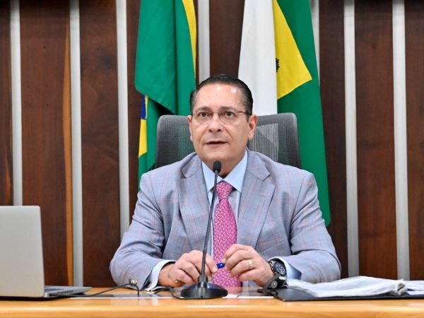 Duas leis de autoria do presidente da Assembleia Legislativa foram publicadas no Diário Oficial do Estado. — Foto: Eduardo Maia