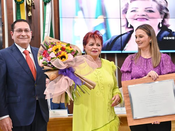 Sessão Solene reuniu autoridades, como a governadora Fátima Bezerra e o prefeito de Natal, Álvaro Dias. — Foto: Eduardo Maia