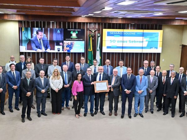 Sessão Solene em homenagem ao cinquentenário do Serviço Brasileiro de Apoio às Micro e Pequenas Empresas. — Foto: João Gilberto