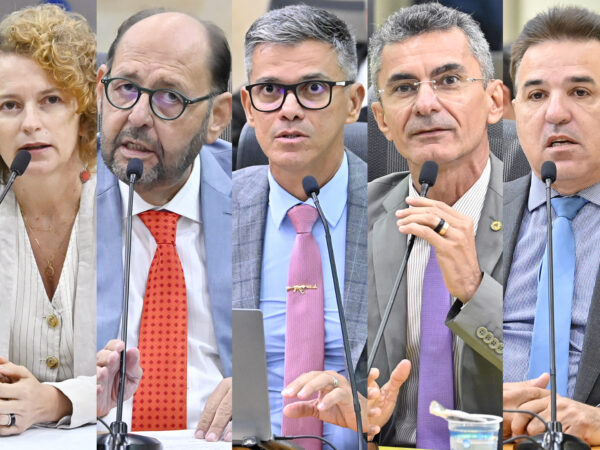 Horário destinado às lideranças partidárias na Assembleia Legislativa. — Foto: Eduardo Maia