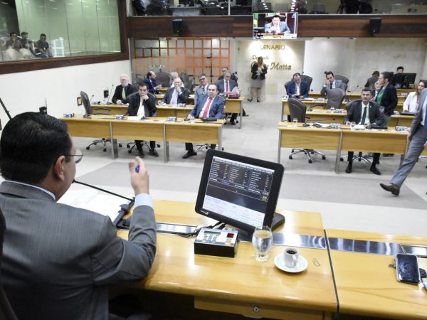 O anúncio foi feito pelo presidente da Casa, deputado Ezequiel Ferreira (PSDB) na sessão remota por videoconferência desta quinta-feira (3) — Foto: Eduardo Maia