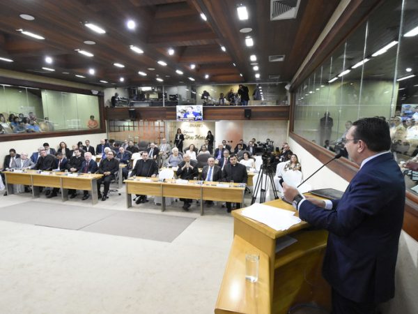 O evento foi proposto pelos deputados Ezequiel Ferreira (PSDB), presidente do Legislativo, e Cristiane Dantas (SDD) — Foto: João Gilberto.