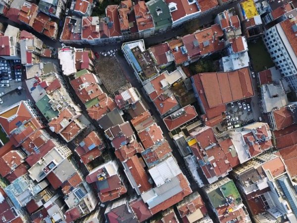 Como fazer redação sobre urbanização e saúde mental no Enem — Foto: Reprodução / Freepik