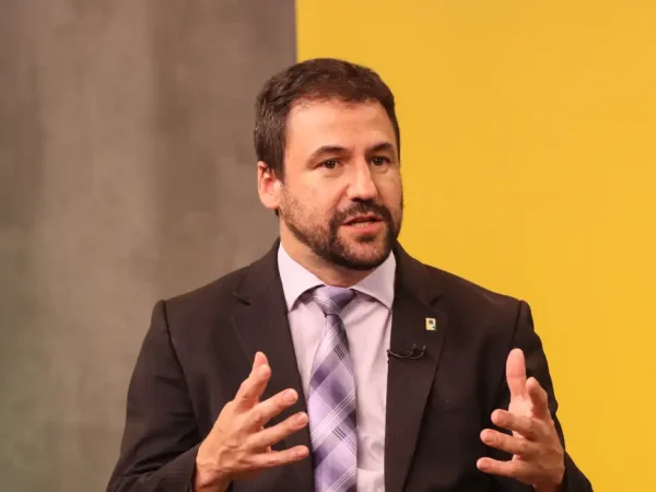 Brasília, (DF) – 23/10/2023 - Secretário de Políticas Digitais, João Brant , da Secretaria de Comunicação Social da Presidência da República (SECOM), participa do programa Brasil em Dia. Foto Valter Campanato/Agência Brasil.