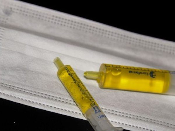 Testes iniciais mostram que vacina pode ser segura e efetiva, diz laboratório — Foto: CESAR CONVENTI/FOTOARENA/ESTADÃO CONTEÚDO