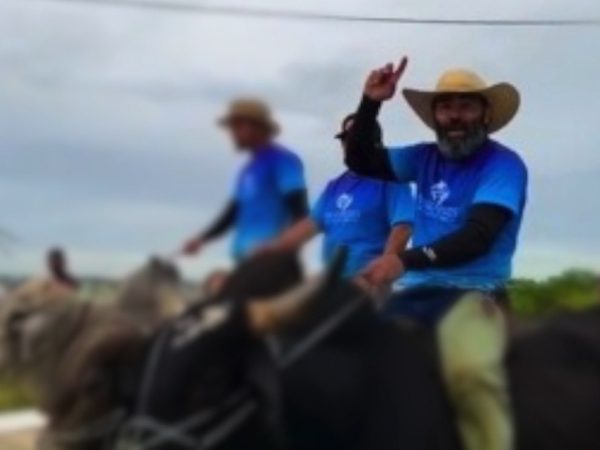 Daniel Soares da Silva levava o touro para um matadouro no interior do RN — Foto: Redes sociais