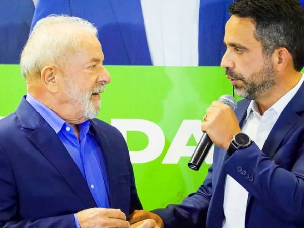 Ex-presidente Lula ao lado do governador de Alagoas. — Foto: Reprodução