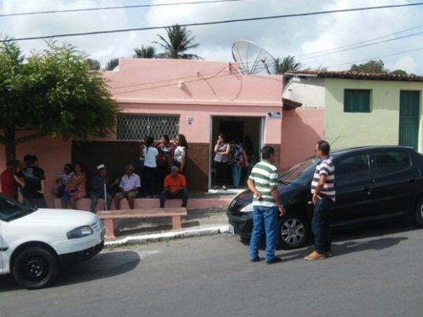 Criminosos assaltaram família durante velório em São José de Mipibu (Foto: Tarcísio Olinto)