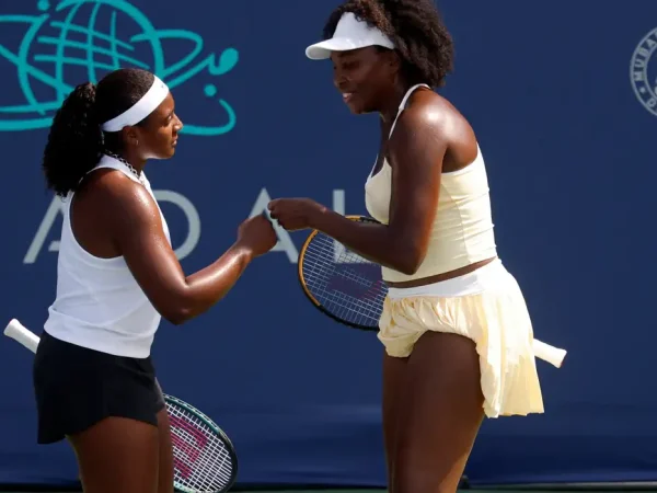 Venus Williams e Hailey Baptiste celebram vitória
 21/7/2025   Geoff Burke-Imagn Images