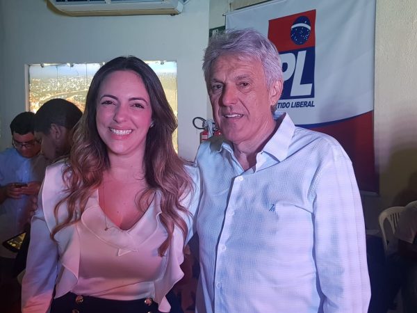 Ana Paula sétima vereadora mais votada nas Eleições 2016, em Natal, ao lado do deputado federal João Maia — Foto: Divulgação
