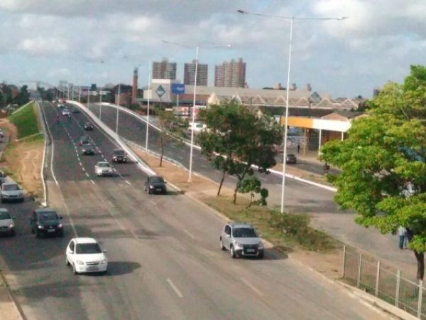 Carros já estão passando pelo viaduto desde o início da manhã desta sexta (13) - Rodrigo Ferreira / Agora RN