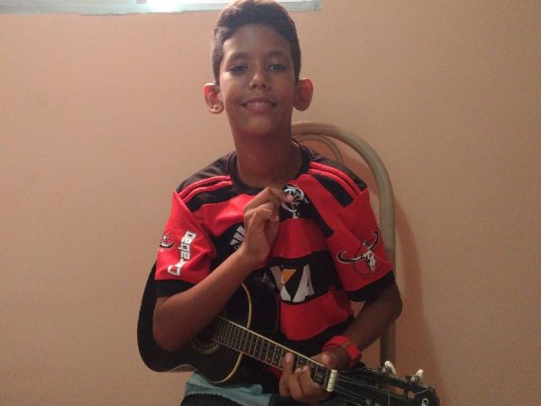 Victor Alessandro é torcedor do Flamengo e gravou versão de "Em dezembro de 81" com amigo — Foto: Anderlanio Vieira
