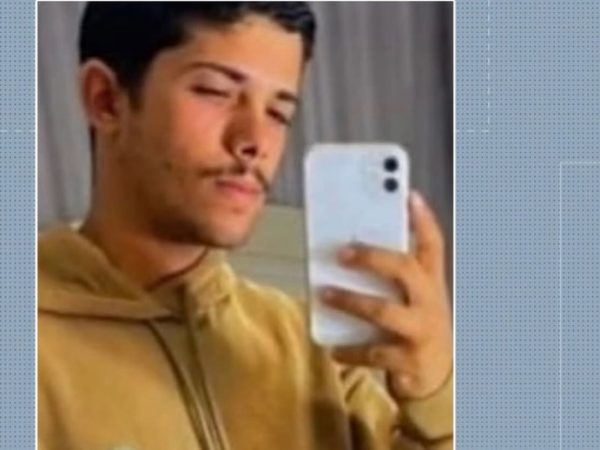 Corpo do homem só foi retirado do açude na manhã deste sábado (19) — Foto: TV Paraíba/Reprodução