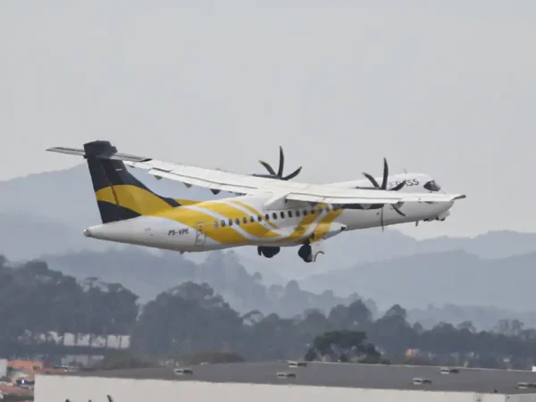Guarulhos (SP) 13/08/2024 - São Paulo (SP) 13/08/2024 Avião da empresa VOEPASS decolando no aeroporto de Guarulhos Foto: Paulo Pinto/Agência Brasil