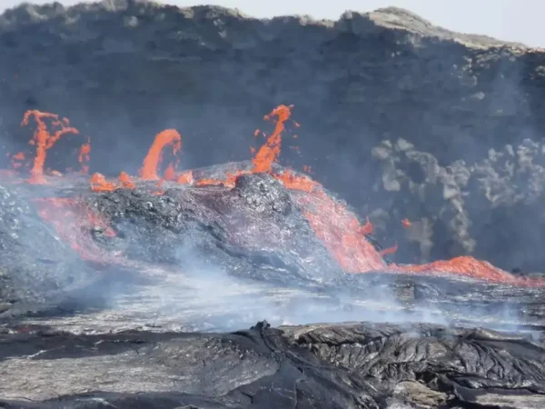 Etiópia, 08/07/2025 - Lava em erupção do vulcão Erta Ale, na região de Afar, na Etiópia. Foto: Derek Keir/Divulgação