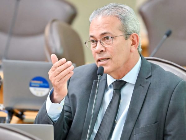 O parlamentar enalteceu o papel da ANRL e destacou a presidência pelo imortal Diógenes da Cunha Lima. — Foto: João Gilberto