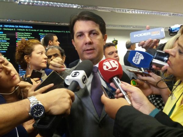 O deputado Arthur Maia, relator da reforma da Previdência, comenta aprovação do parecer na comissão especial (Foto: Bernardo Caram/G1)