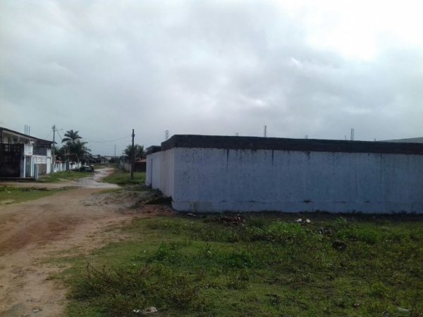 Terreno baldio onde quatro pessoas foram mortas em Redinha Nova, na Grande Natal (Foto: Ediana Miralha/ InterTV Cabugi)
