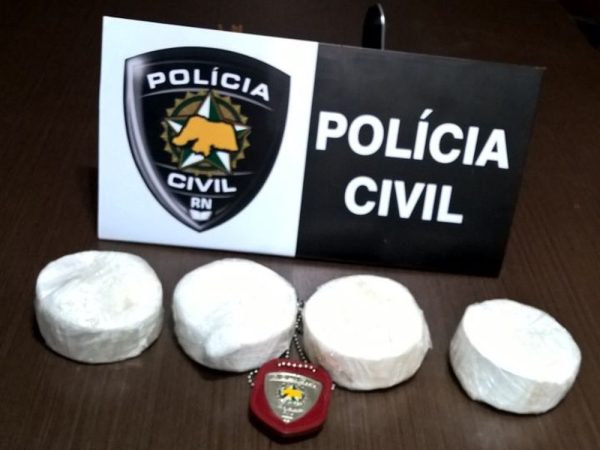 Droga estava com os dois suspeitos abordados pela polícia de Assu (Foto: Divulgação/Polícia Civil)