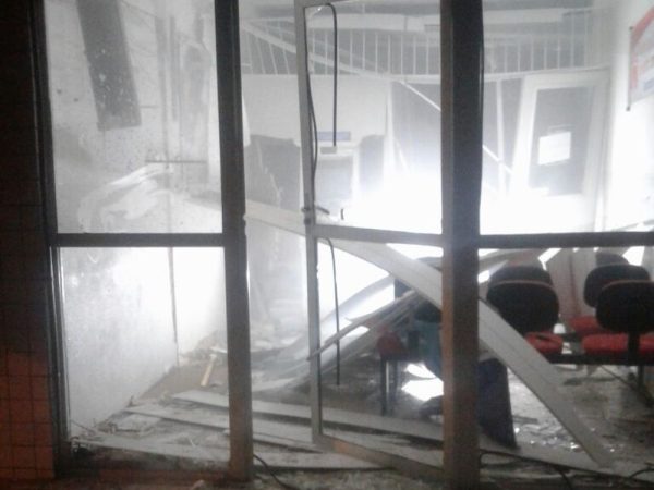 Bandidos explodem agência do Bradesco em José da Penha, no interior do RN (Foto: Divulgação/PM)