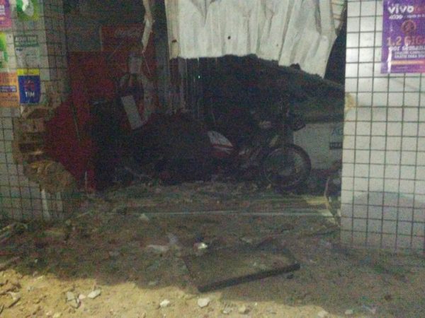 Bandidos explodem caixa eletrônico em São Gonçalo do Amarante (Foto: PM/Divulgação)