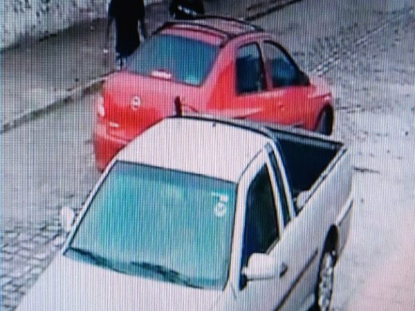 Dois assaltantes levaram um carro que estava parado próximo a uma gráfica na Zona Norte de Natal (Foto: Reprodução/Inter TV Cabugi)