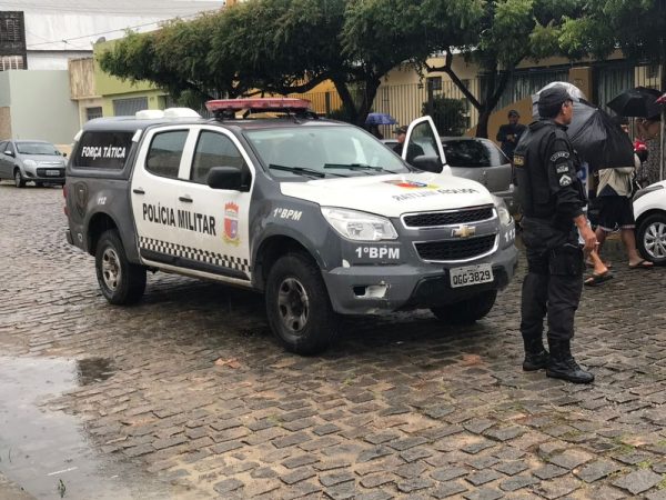 Suspeito de assalto é morto na Zona Leste de Natal (Foto: Kleber Teixeira/Inter TV Cabugi)