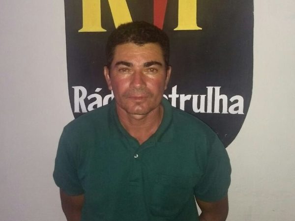 Pedreiro Marcondes Gomes da Silva, suspeito do desaparecimento de Iasmin Lorena, em Natal, foi preso no litoral potiguar (Foto: PM/Divulgação)