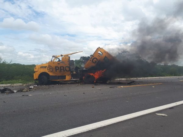 Carro-forte foi explodido durante assalto na BR-304 em Assú, na região Oeste potiguar — Foto: Sara Cardoso/Inter TV Costa Branca