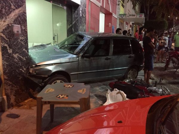 De acordo com a Polícia Militar, o homem estava bêbado quando causou o acidente  (Foto: Polícia Militar/Divulgação)
