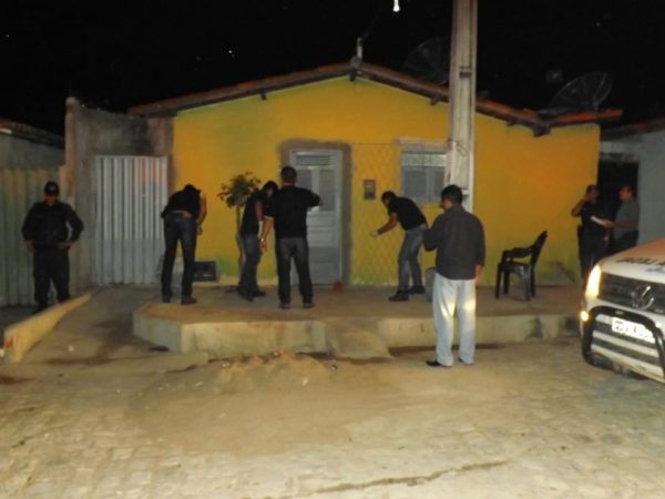 Crime aconteceu na noite desta quinta (2) no bairro Dom Jaime Câmara, em Mossoró (Foto: Wilton Alves/Mossoró 190)