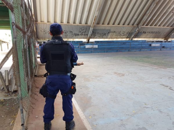 Homem foi executado na quadra esportiva do Caic de Mossoró (Foto: Nilson Ferreira/Blog Passando na Hora)