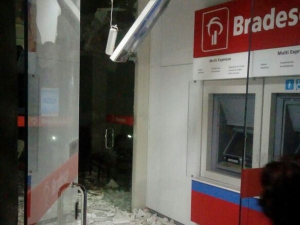 Bandidos explodem bancos em Parelhas, no Seridó potiguar. — Foto: Polícia Militar
