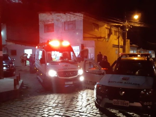 Mulheres foram atendidas e levadas ao hospital — Foto: Sérgio Henrique Santos/Inter TV Cabugi.