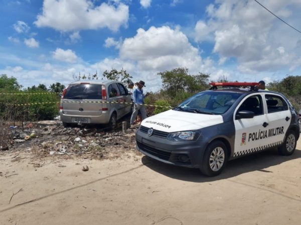 Homem foi morto a tiros por dois homens em que estavam em moto, na tarde desta terça-feira (17), em Parnamirim, na Grande Natal — Foto: Lucas Cortez/Inter TV Cabugi