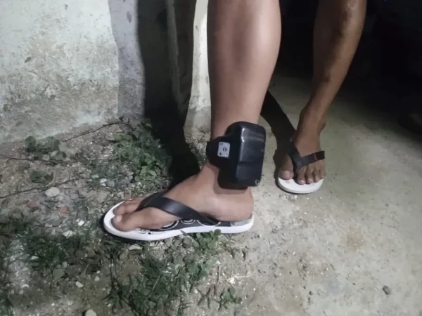 Usuários de tornozeleira eletrônica foram fiscalizados em operação da Seap em Mossoró e Areia Branca, no RN. — Foto: Seap/Divulgação