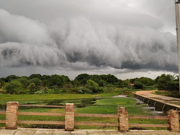 Morador de Upanema registrou 'nuvem rolo' na cidade de Upanema, Oeste potiguar — Foto: Cedida
