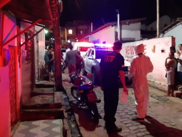 Crime aconteceu na noite desta quinta (2) no loteamento Nova República — Foto: Sérgio Henrique Santos/Inter TV Cabugi