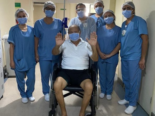 Aposentado Iremar Leite Pereira, de 72 anos, ficou entubado por 14 dias e se curou da Covid-19 — Foto: Cedida