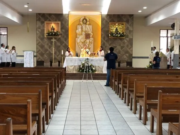 Com isolamento social, missas de Domingo de Páscoa são celebradas com igrejas vazias e transmissão pela internet no RN — Foto: Douglas Lemos/Inter TV Cabugi