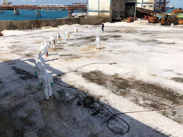 Militares das Forças Armadas realizaram a desinfecção do Terminal Salineiro de Areia Branca — Foto: Divulgação/CODERN