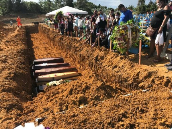 Prefeitura de Manaus informou, nesta segunda-feira (27), que os corpos serão enterrados em camadas triplas — Foto: Chico Batata/Divulgação