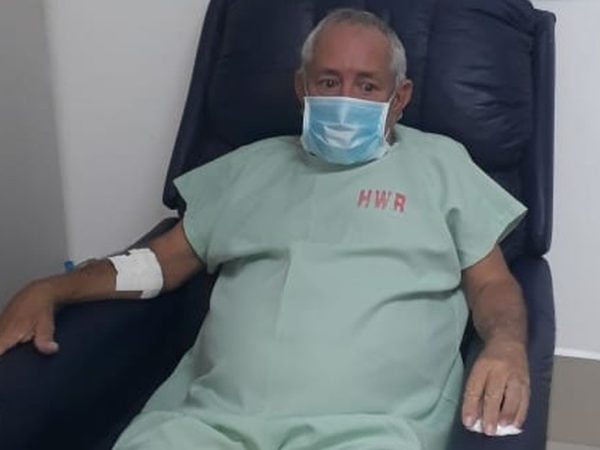 Raimundo Gomes dos Santos tem 63 anos e sofre com fibrose pulmonar. Desde 2014 recomendação médica é que ele se submeta a um transplante — Foto: Cedida