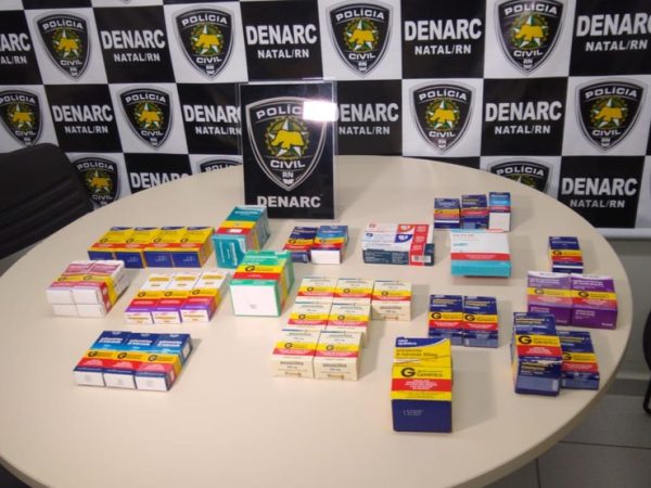 Suspeito fazia delivery de medicamentos, mas não tinha autorização para venda dos remédios. — Foto: Divulgação/Polícia Civil