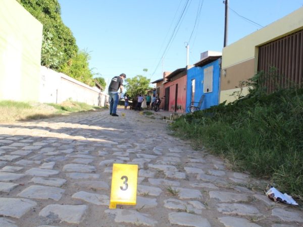 Segundo a Polícia Civil, o crime que ocorreu nesta manhã tem características de execução. — Foto: Marcelino Neto/O Câmera