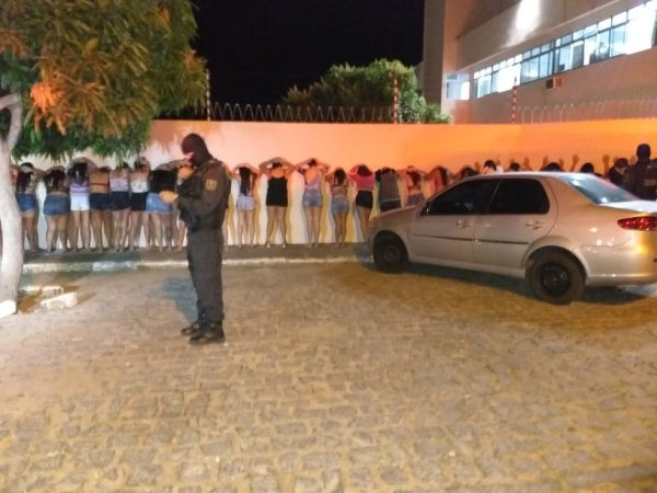 63 pessoas foram levadas à delegacia por descumprimento a decreto que proíbe aglomerações no RN — Foto: PM/Divulgação