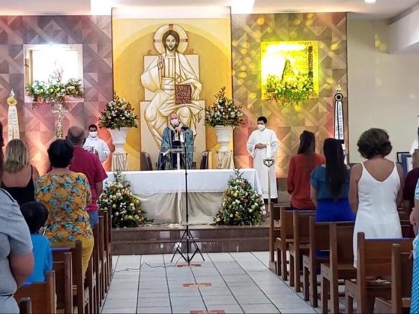 Missa na Igreja dedicada a Nossa Senhora da Apresentação, em Natal. — Foto: Geraldo Jerônimo/Inter TV Cabugi