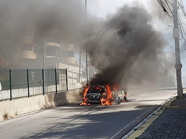 Incêndio começou por volta das 8h20 na avenida Romualdo Galvão, próximo à esquina com a avenida Lima e Silva. Ninguém se feriu — Foto: Lucas Cortez/Inter TV Cabugi