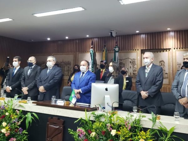 Álvaro Dias (PDT) tomou posse nesta sexta (1º) na Câmara Municipal de Natal — Foto: Carla França/Assessoria PMN